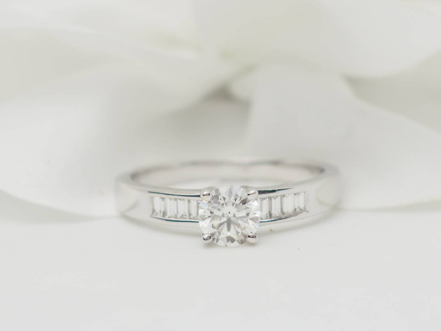 Solitaire en or blanc et diamant rond de 0,52 ct