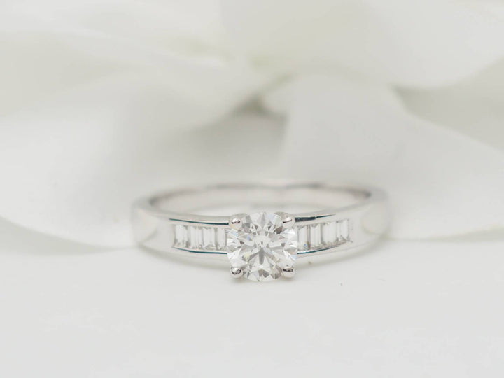 Solitaire en or blanc et diamant rond de 0,52 ct