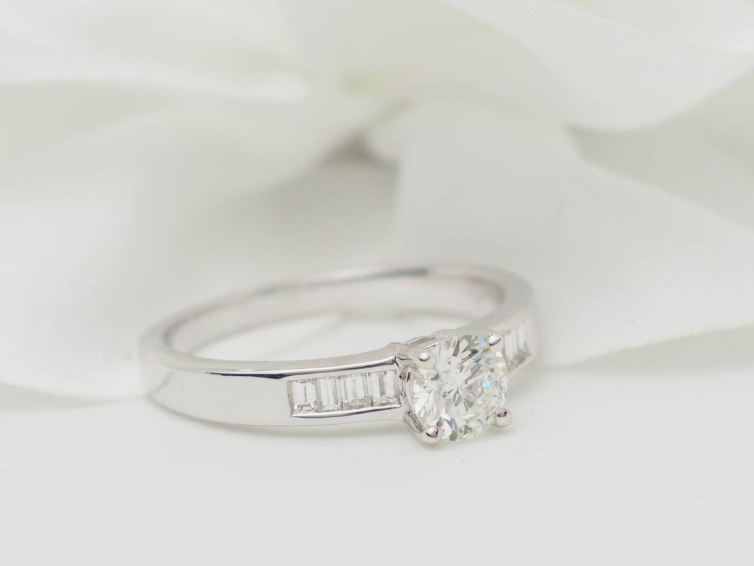 Solitaire en or blanc et diamant rond de 0,52 ct