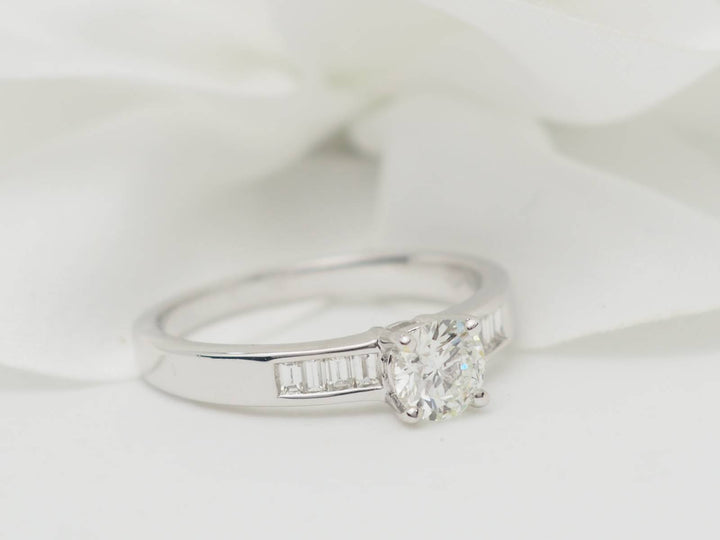 Solitaire en or blanc et diamant rond de 0,52 ct