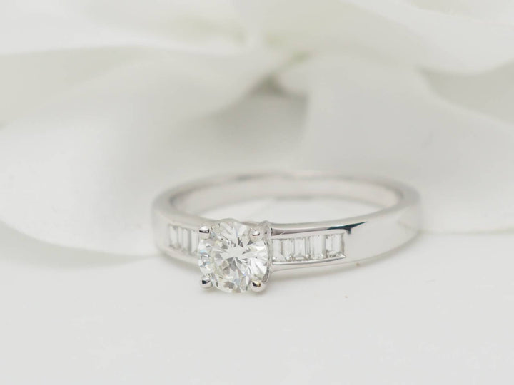 Solitaire en or blanc et diamant rond de 0,52 ct