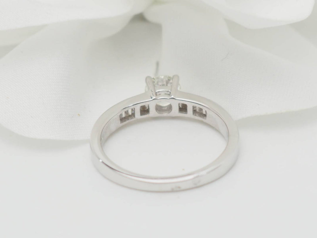 Solitaire en or blanc et diamant rond de 0,52 ct