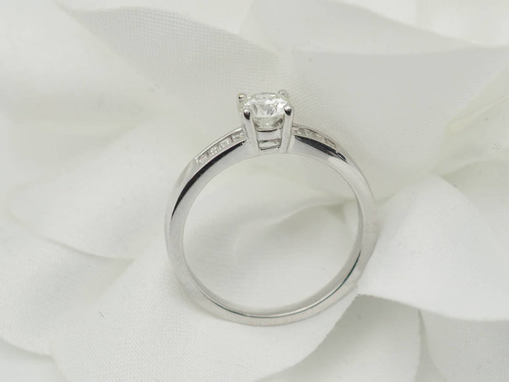 Solitaire en or blanc et diamant rond de 0,52 ct