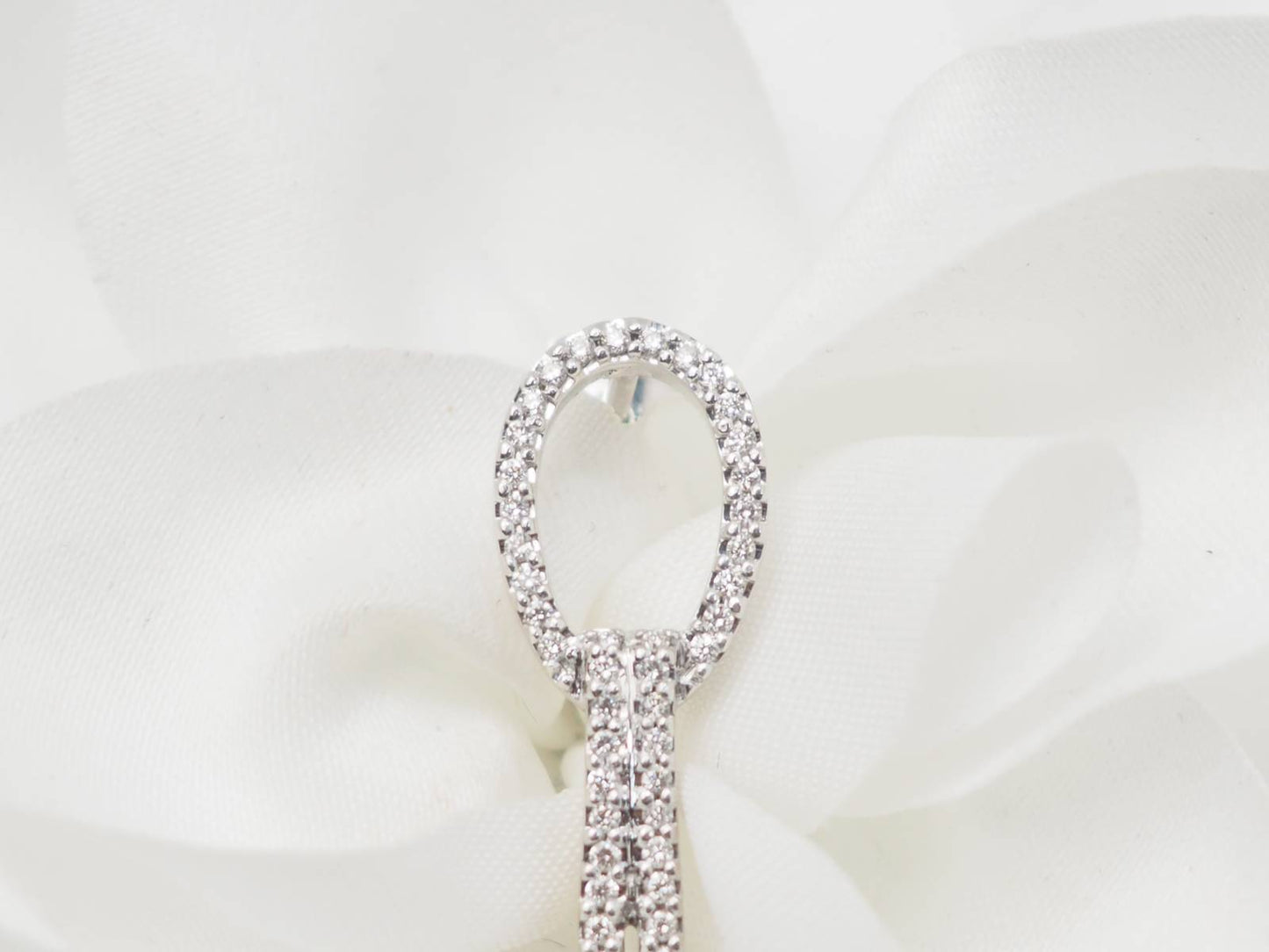 Pendants d'oreilles en or blanc, diamants et perles de culture