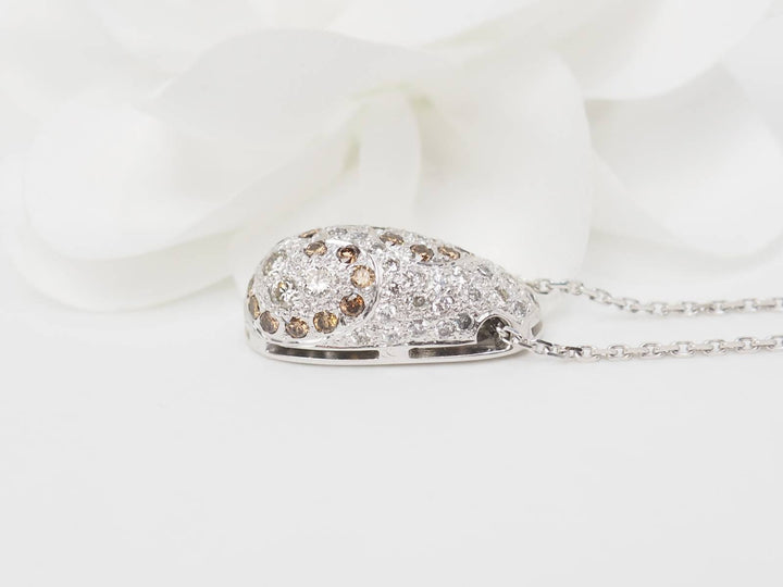 Collier pendentif dôme en or blanc et diamants