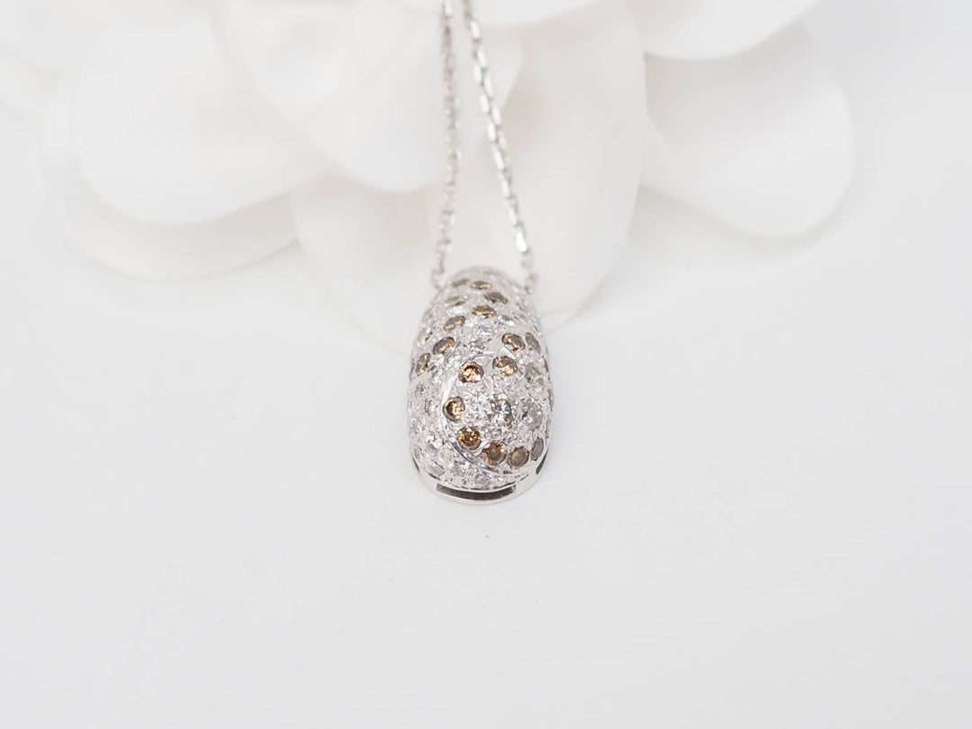 Collier pendentif dôme en or blanc et diamants