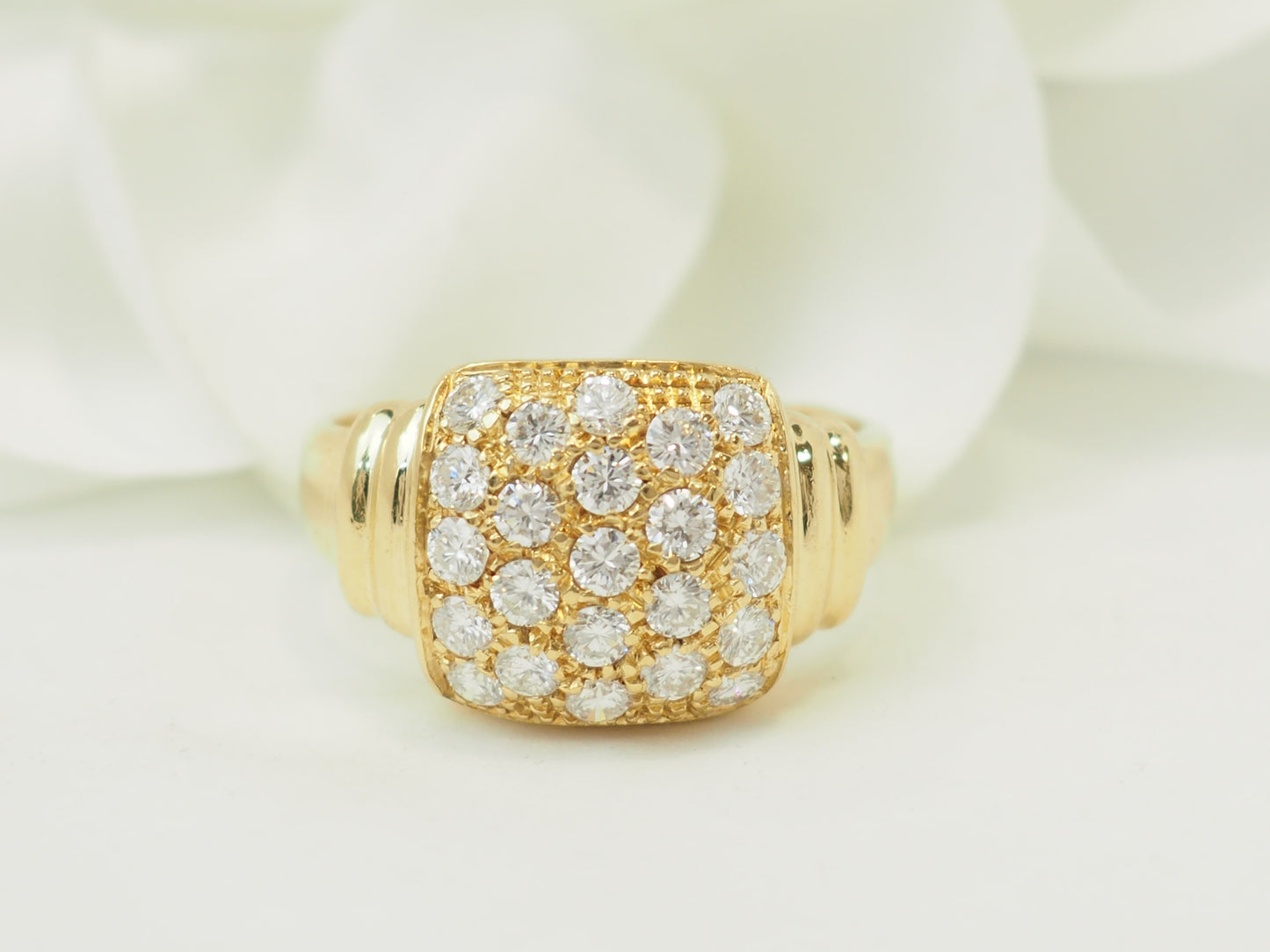 Bague pavée de diamants 0,90ct en or jaune