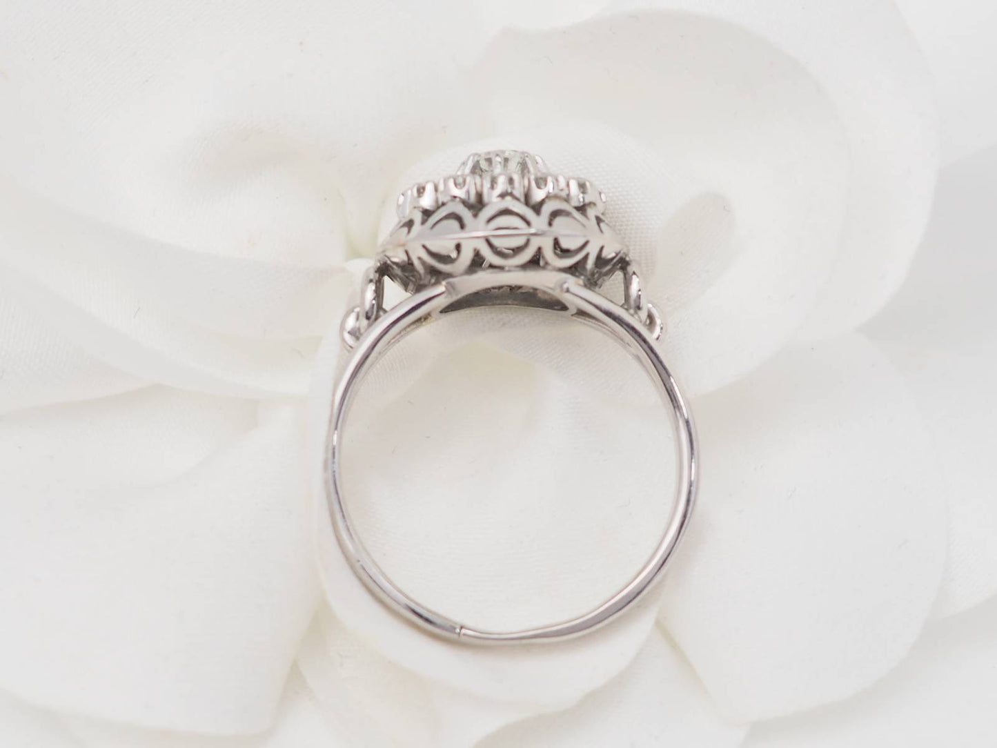 Bague vintage en or blanc, platine et diamants