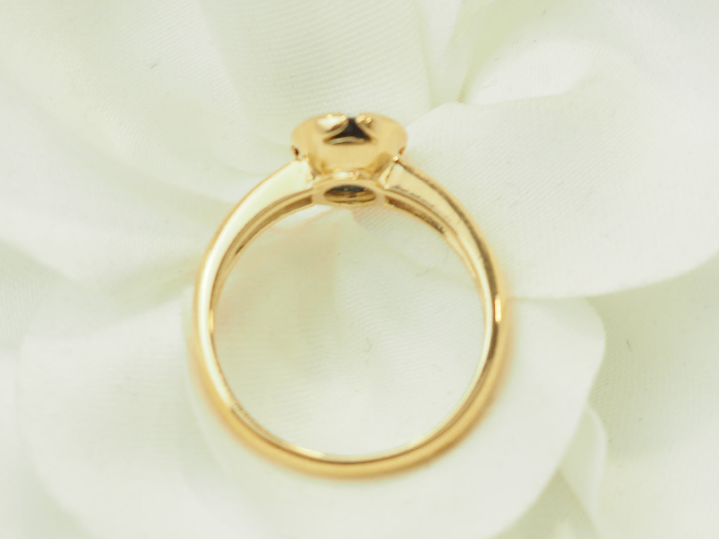 Bague en or jaune 18 carats, saphir 1,60 ct & diamants