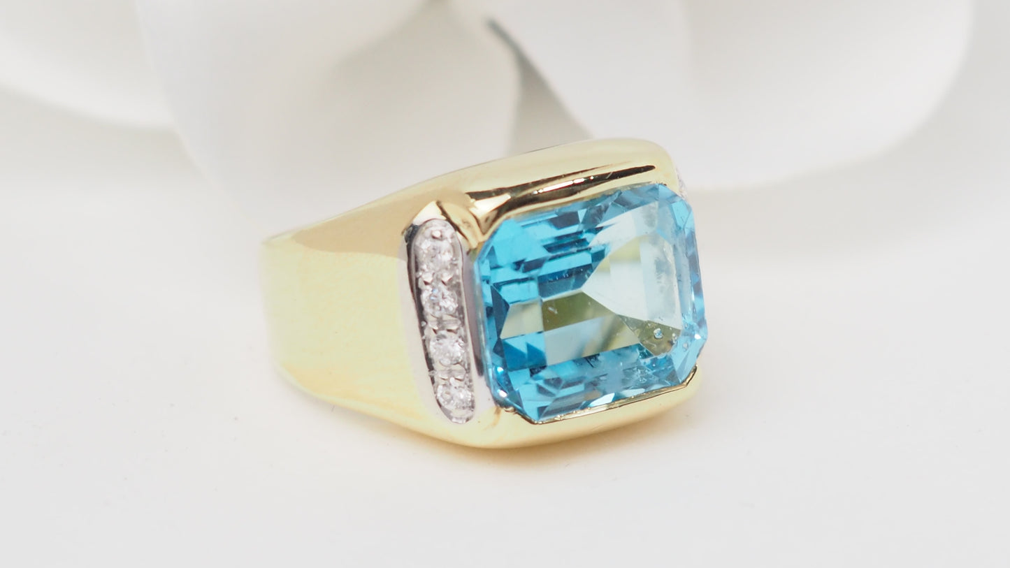 Bague en or jaune, Topaze bleue et diamants