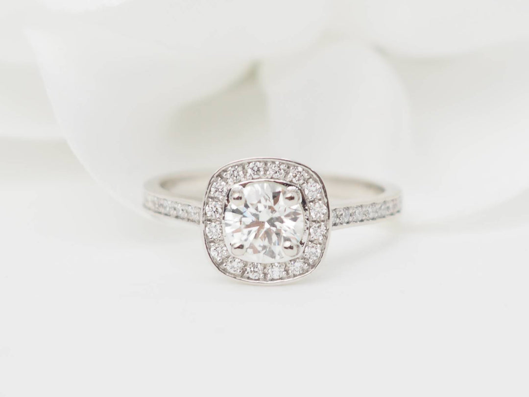 Bague solitaire en or blanc et diamants 0.68ct