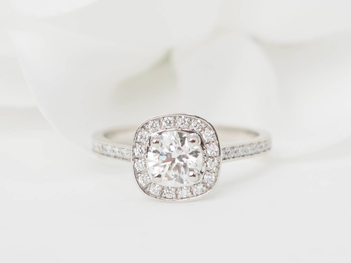 Solitaire en or blanc et diamants 