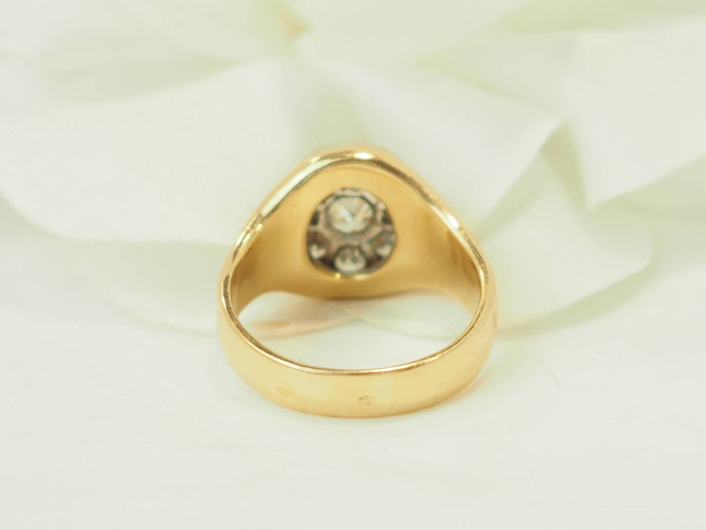 Bague chevalière en or jaune et diamants
