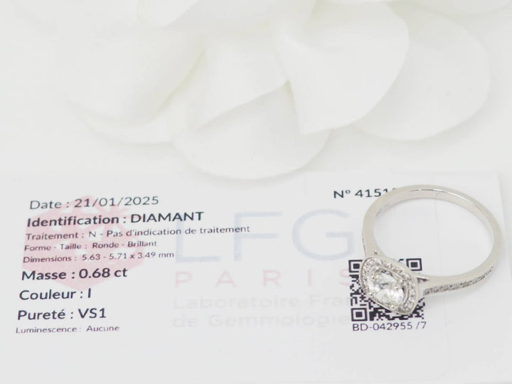 Bague solitaire en or blanc et diamants 0.68ct