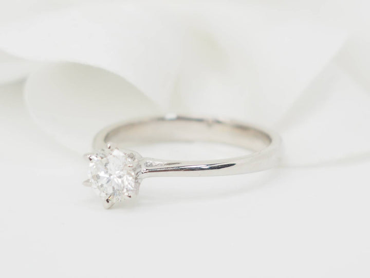 Bague de fiançaille en or blanc et diamant
