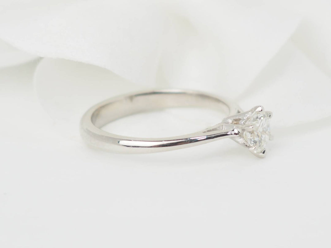 Idée de bague de fiançaille en or blanc 