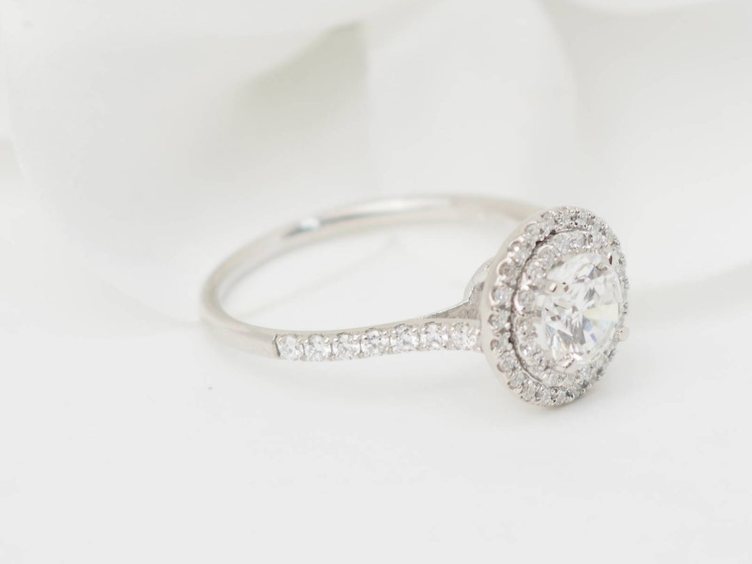 Bague de fiançaille en or blanc et diamants
