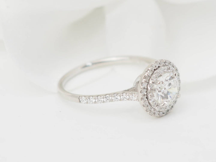 Bague de fiançaille en or blanc et diamants