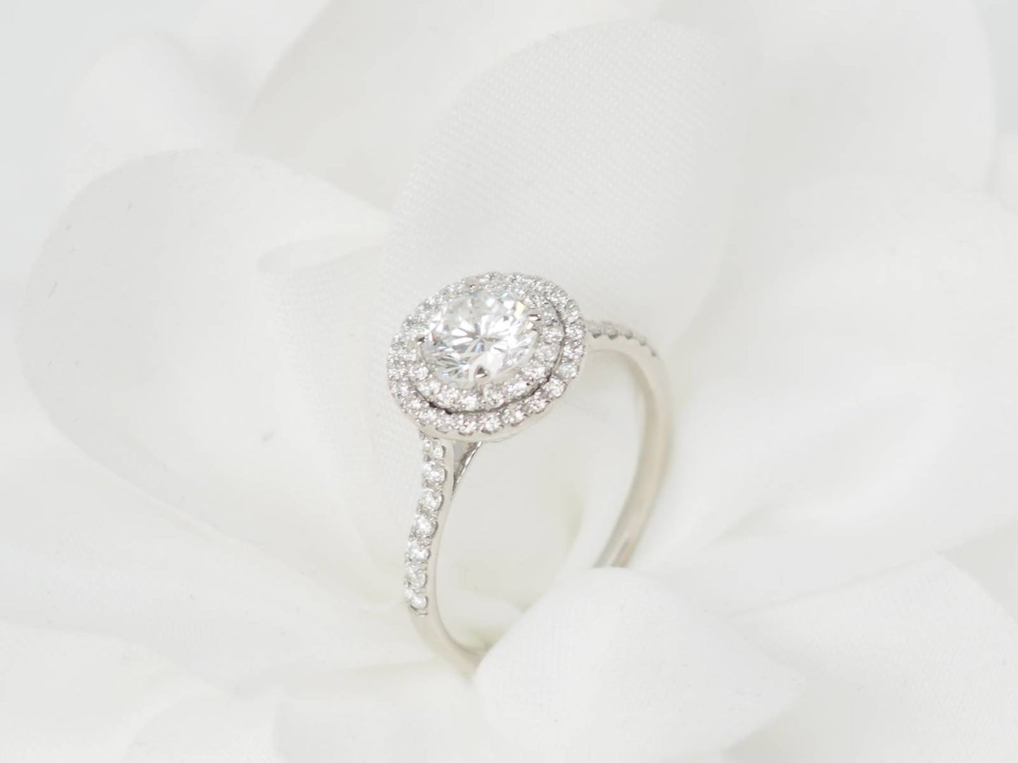 Bague solitaire en or blanc et diamants 0.72ct
