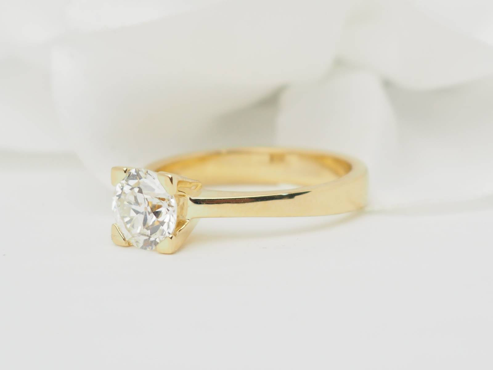 Bague solitaire en or jaune et diamant 