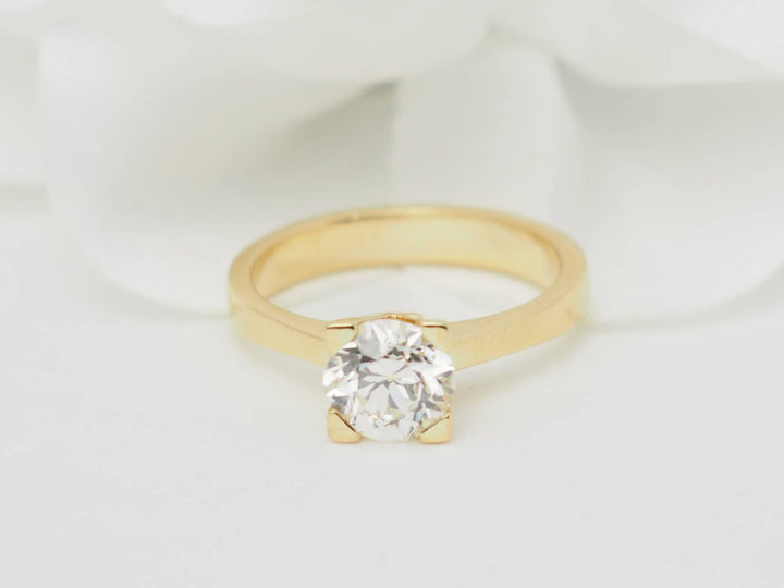 Bague de fiançaille en or jaune et diamant 