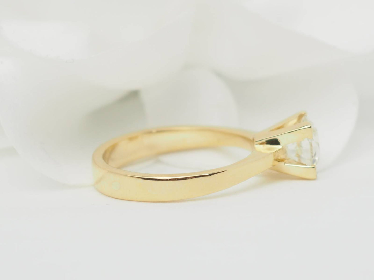 Idée de bague de fiançaille en or jaune sur Marseille 