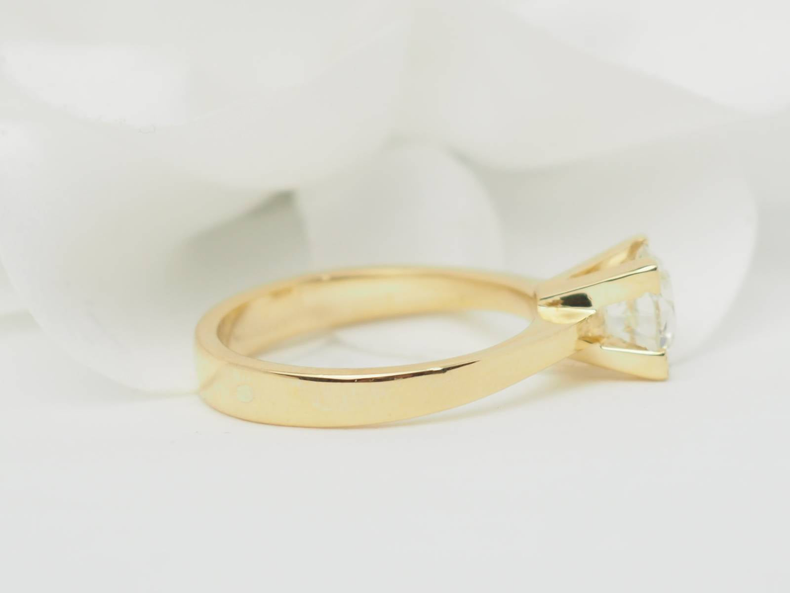 Idée de bague de fiançaille en or jaune sur Marseille 