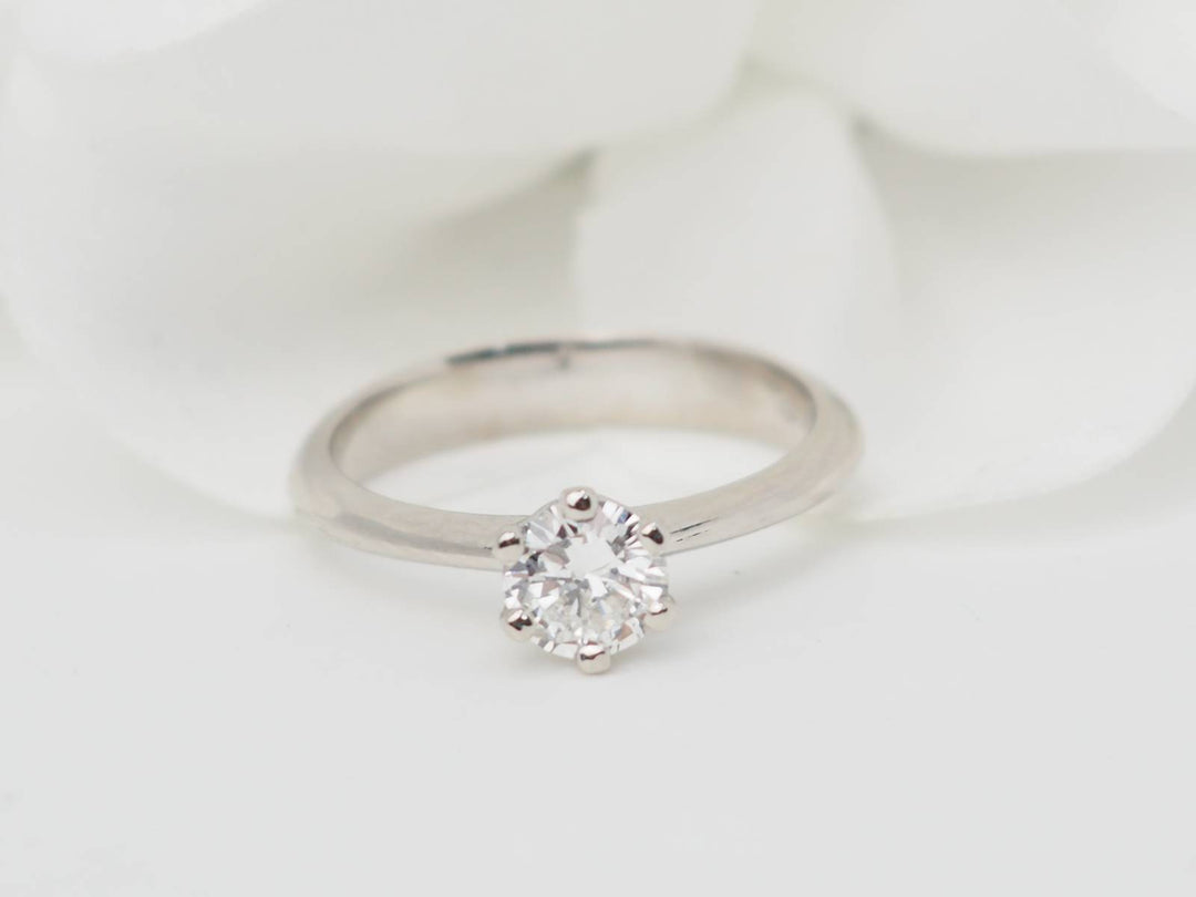 Bague de fiançaille en or blanc et diamant 