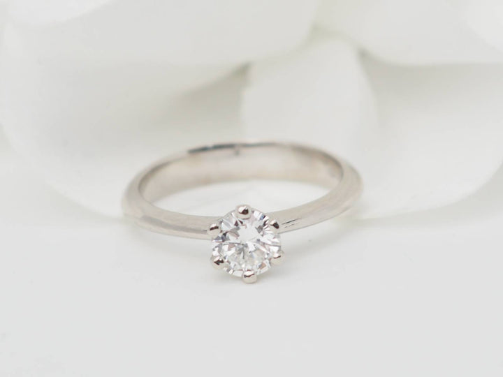 Bague de fiançaille en or blanc et diamant 