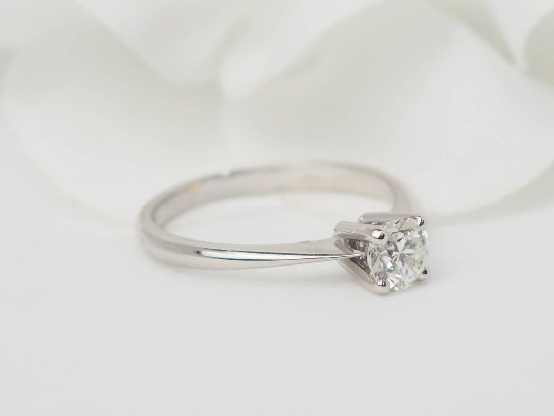 Où acheter une bague de fiançaille en or blanc 