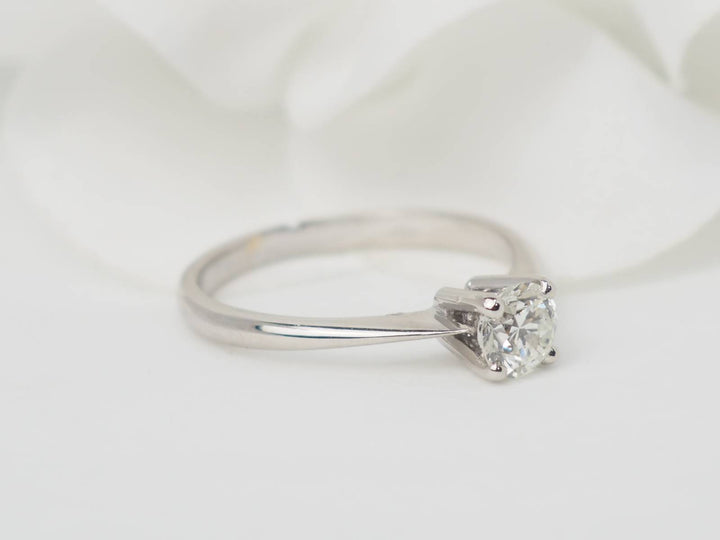 Où acheter une bague de fiançaille en or blanc 