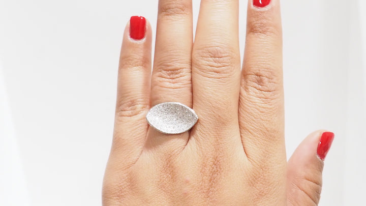 Bague pavage en or blanc et diamants