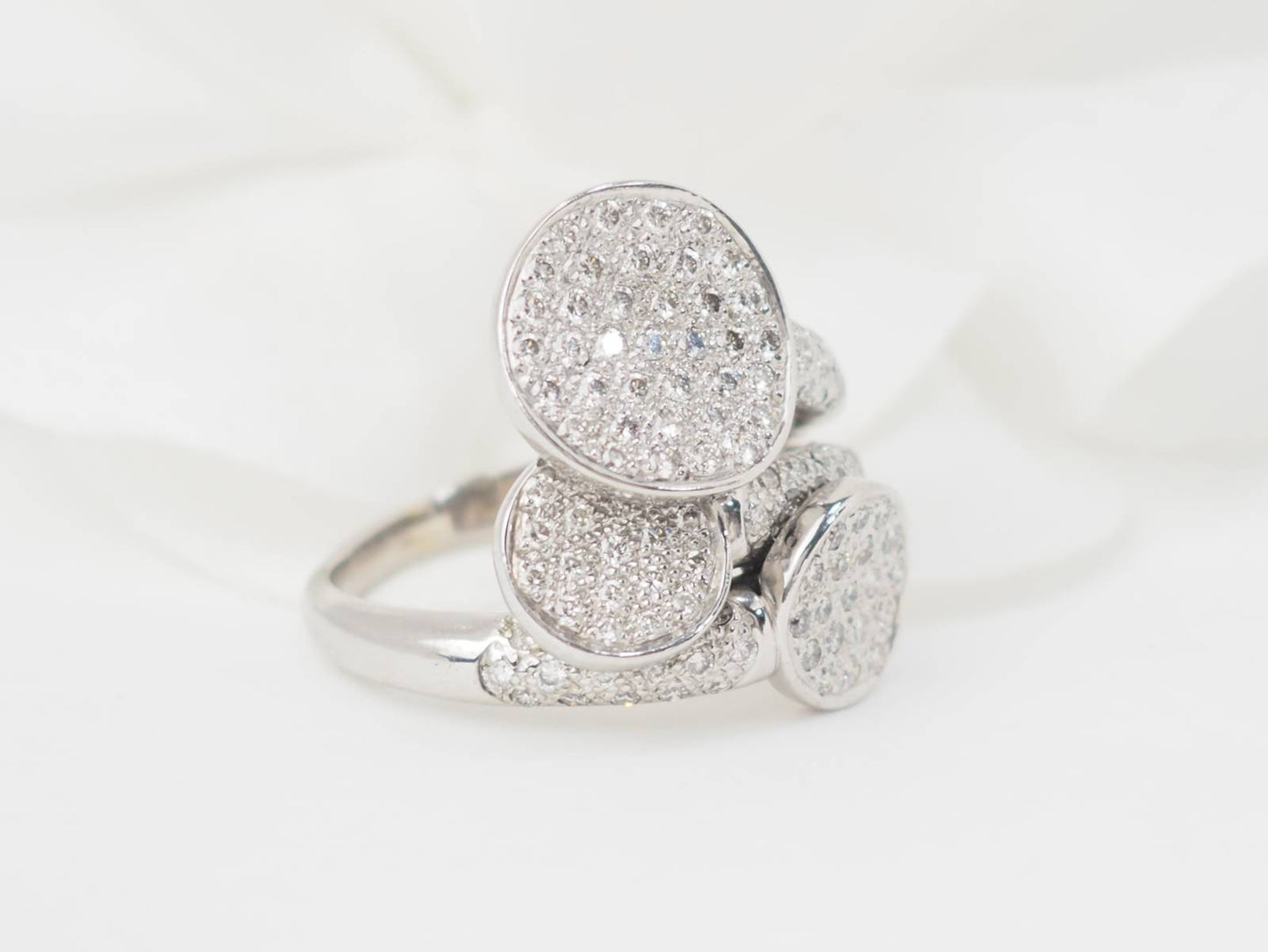 Bague en or blanc et diamants