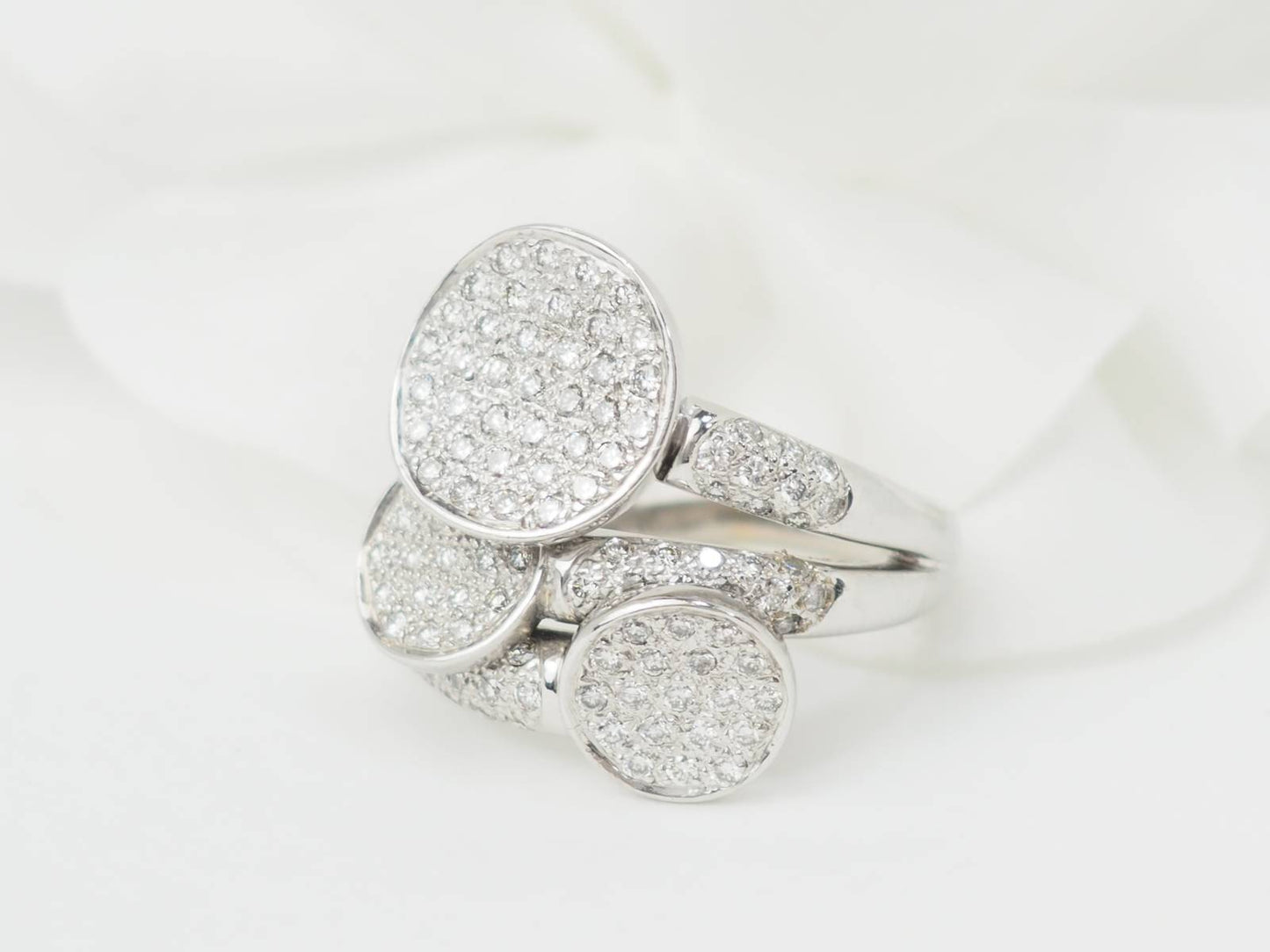 Bague en or blanc et diamants