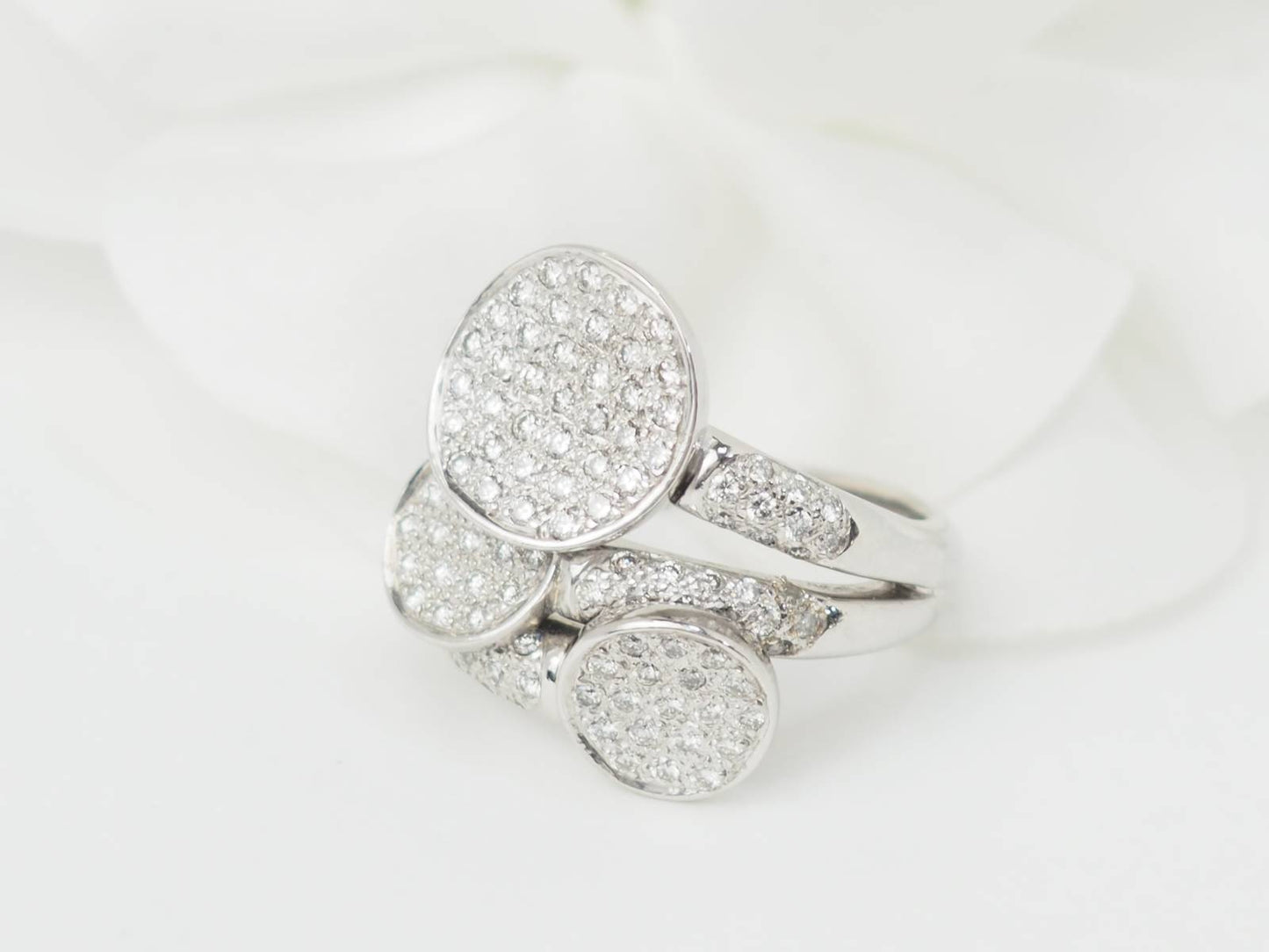 Bague en or blanc et diamants