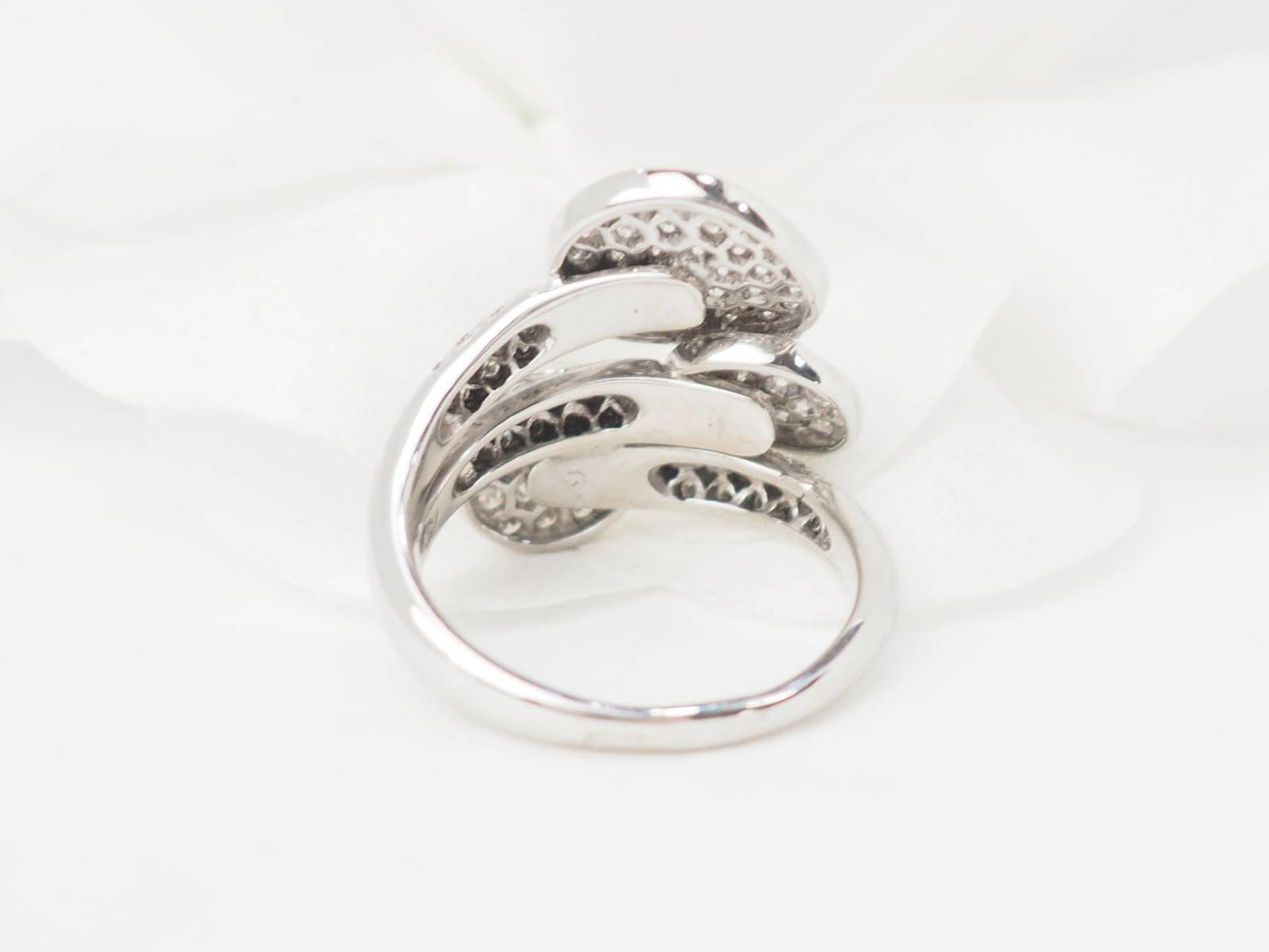 Bague en or blanc et diamants