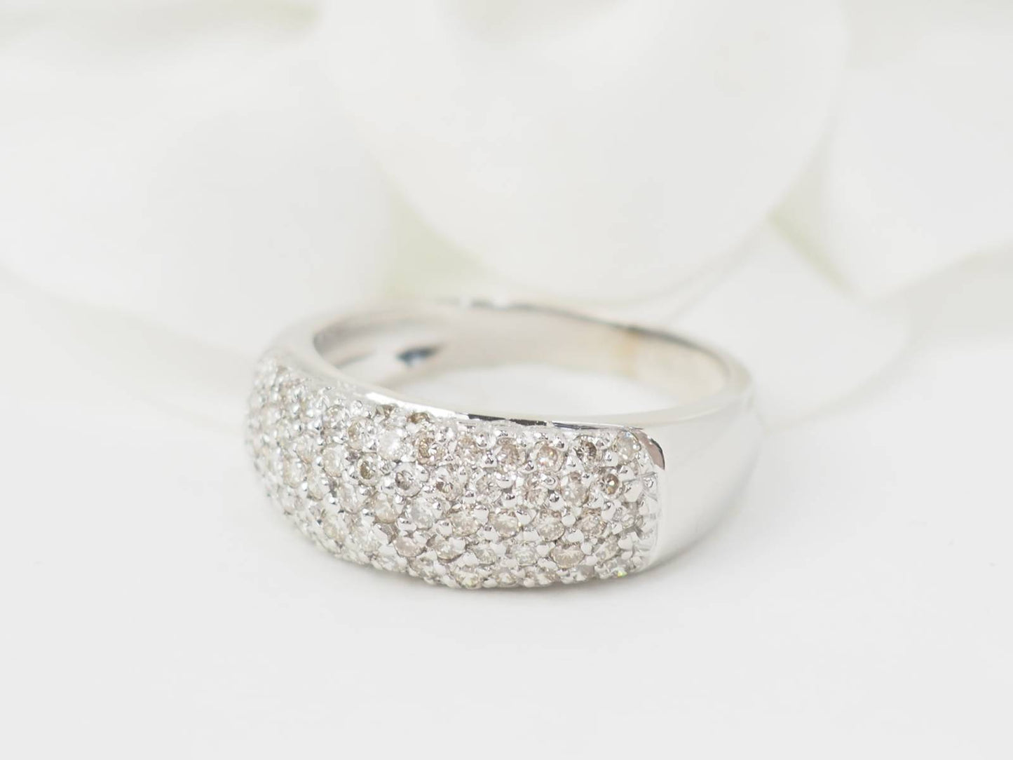 Bague jonc en or blanc et diamants