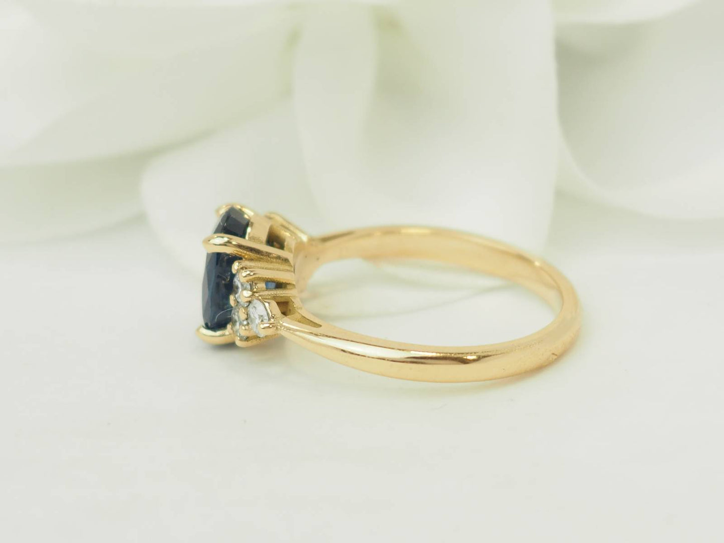 Bague saphir naturel 2,45 ct et diamants en or jaune