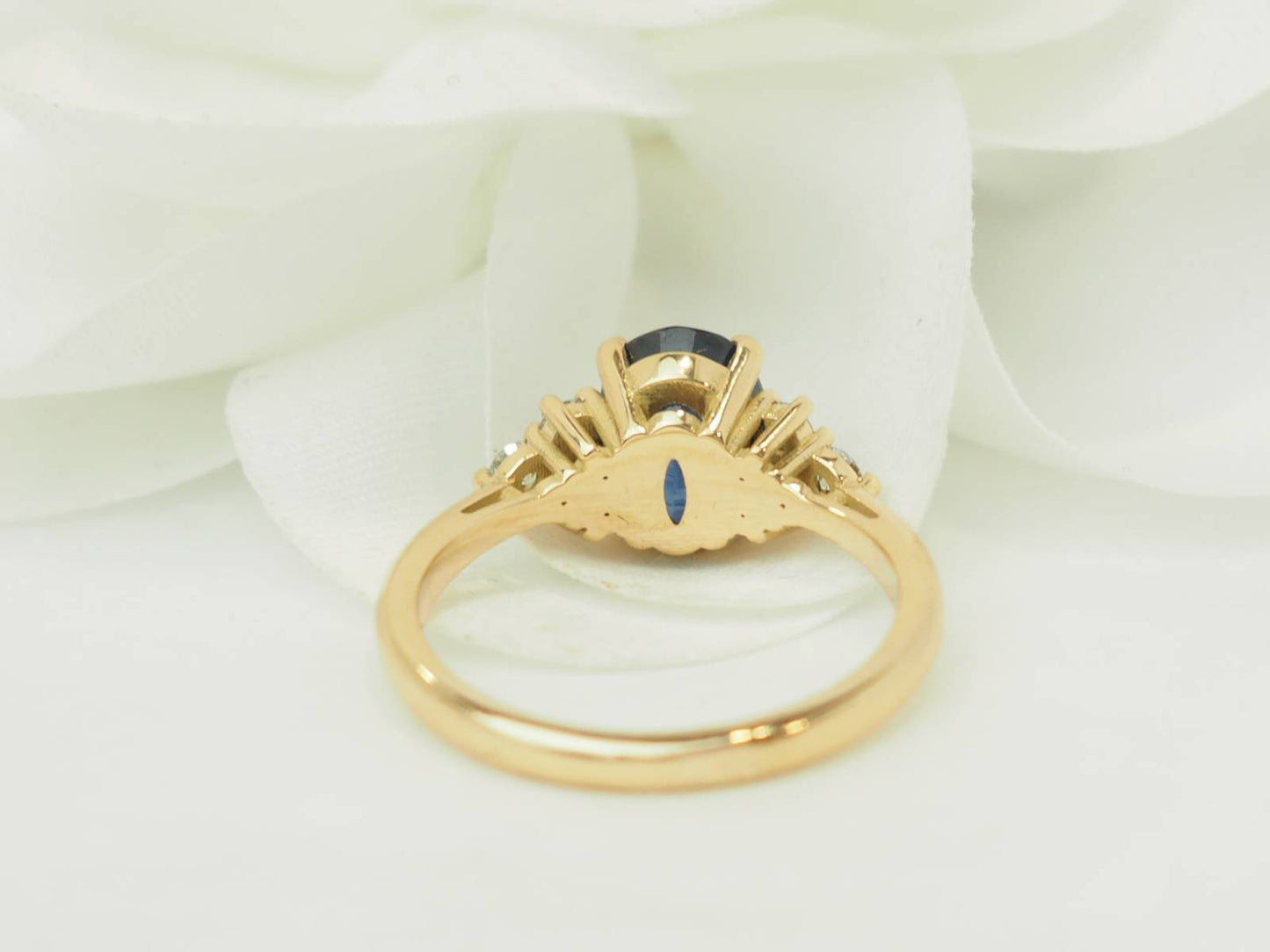 Bague saphir naturel 2,45 ct et diamants en or jaune