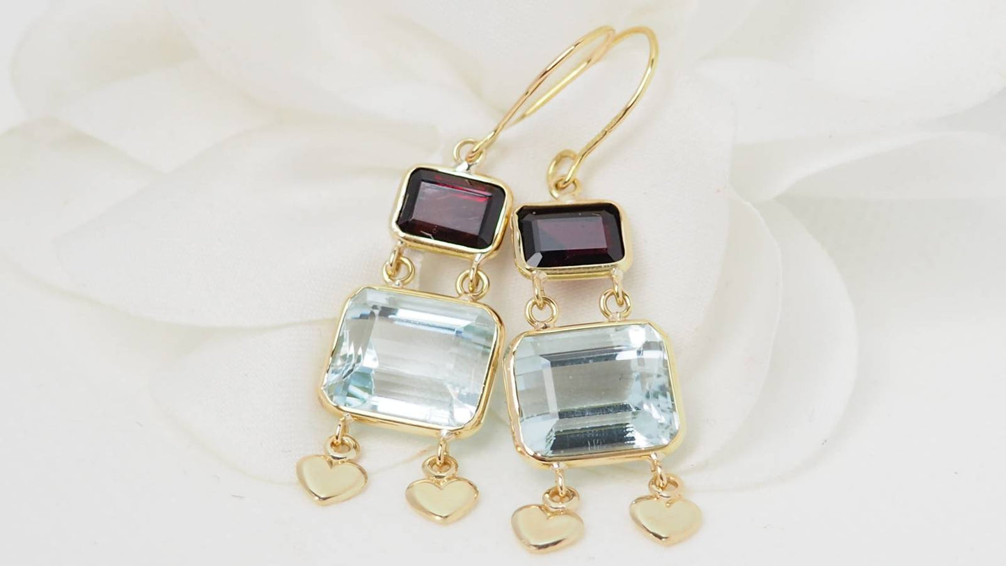 Boucles d'oreilles en or jaune, aigue marine et grenat