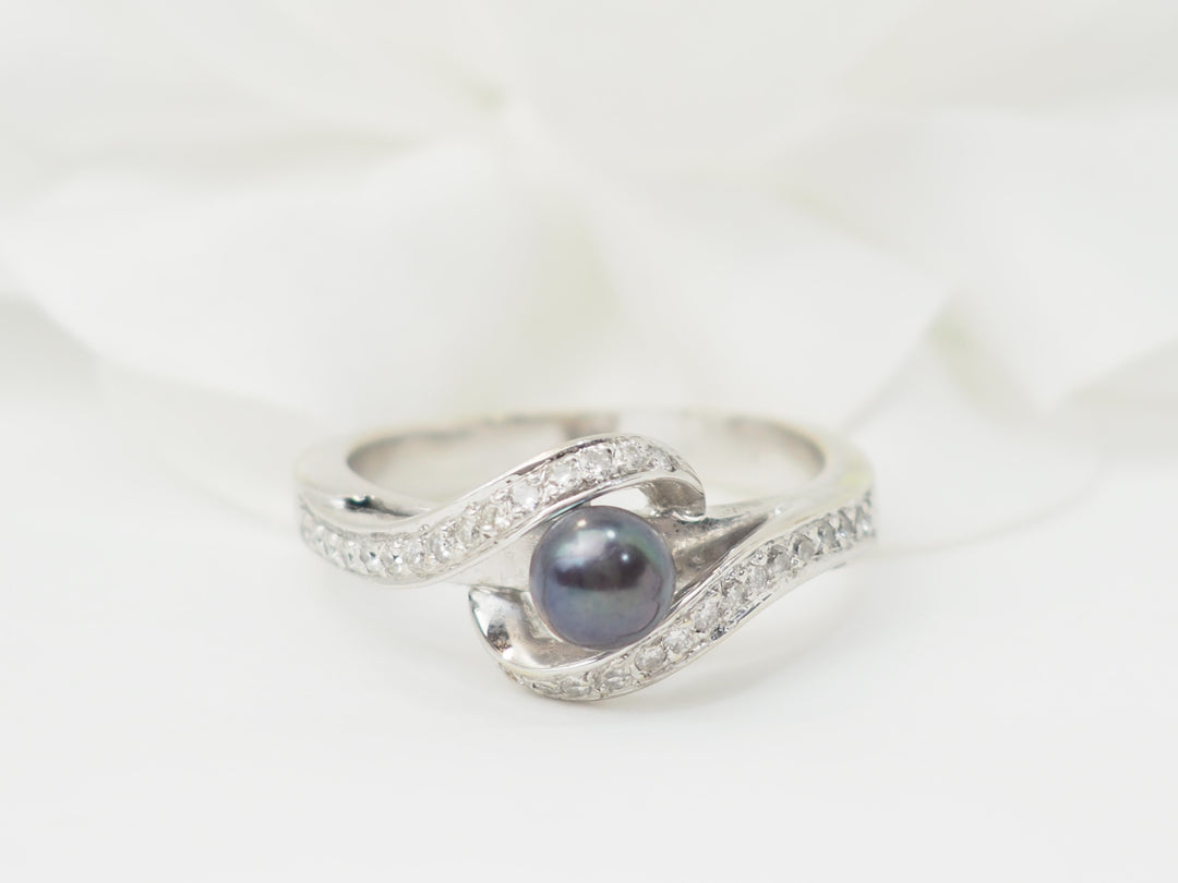 Bague en or blanc, perle de Tahiti et diamants