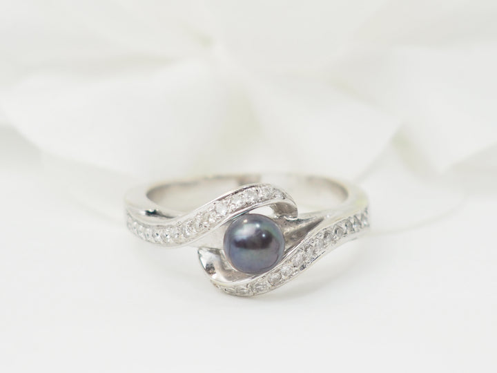 Bague en or blanc, perle de Tahiti et diamants