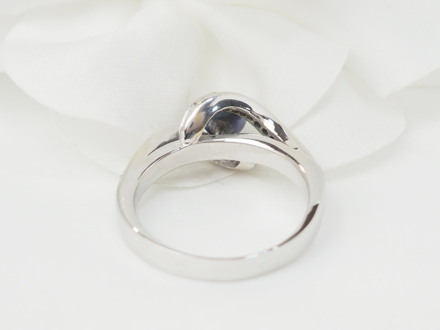 Bague en or blanc, perle de Tahiti et diamants