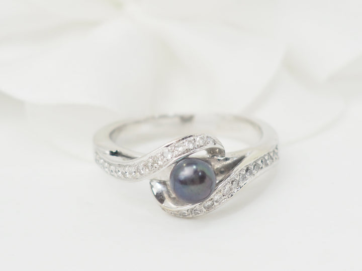 Bague en or blanc, perle de Tahiti et diamants