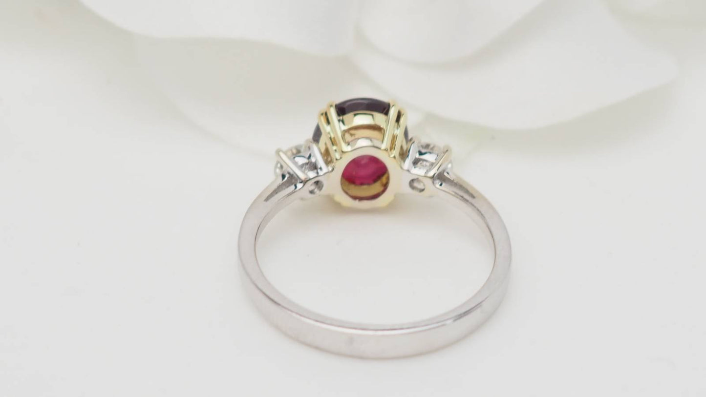 Bague en or bicolore, rubis naturel certifé et diamants