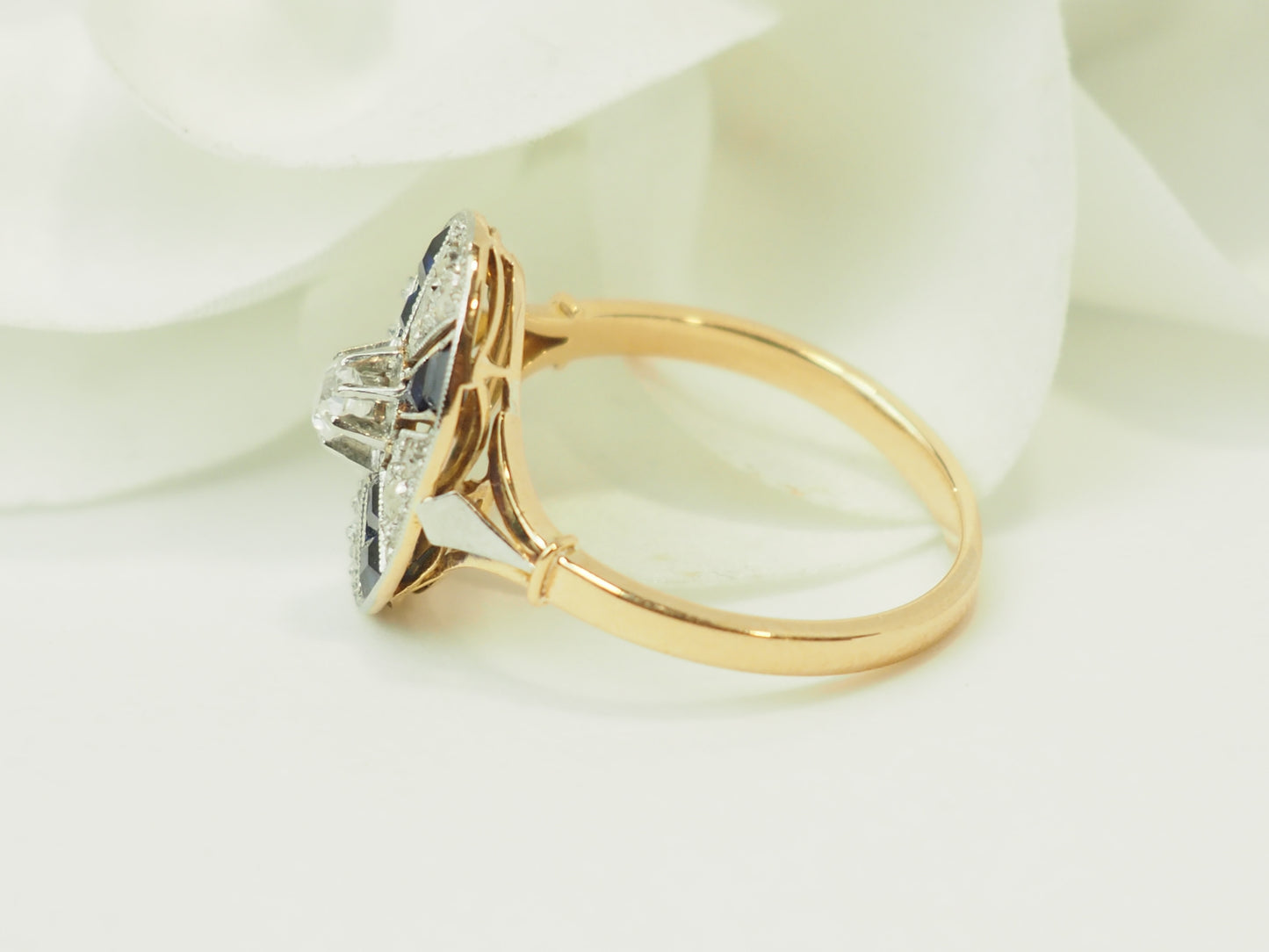 Bague Art Déco Saphirs Calibrés et Diamants Taille Rose Or 18kt Platine