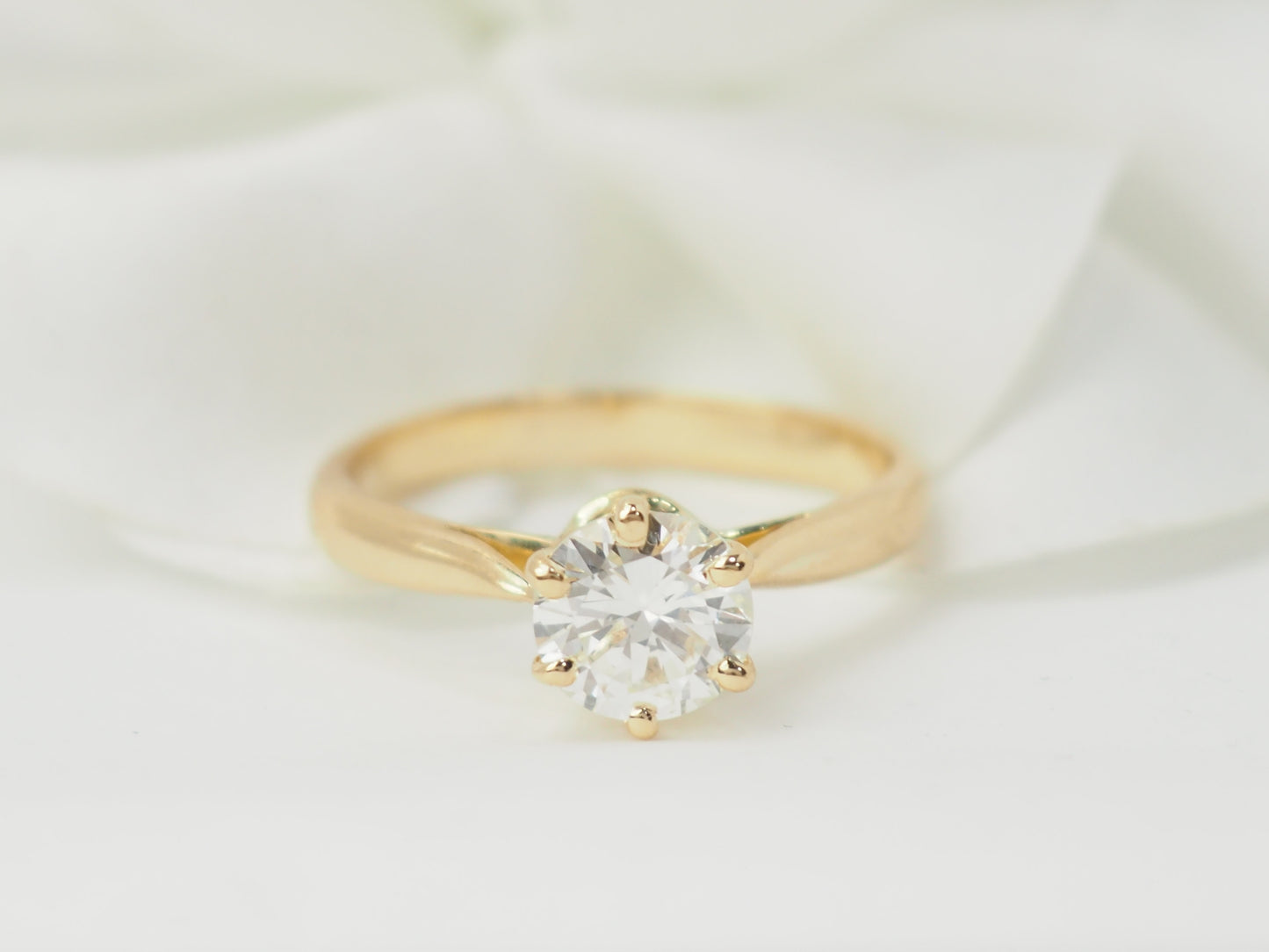 Bague solitaire en or jaune et diamant 0.97ct