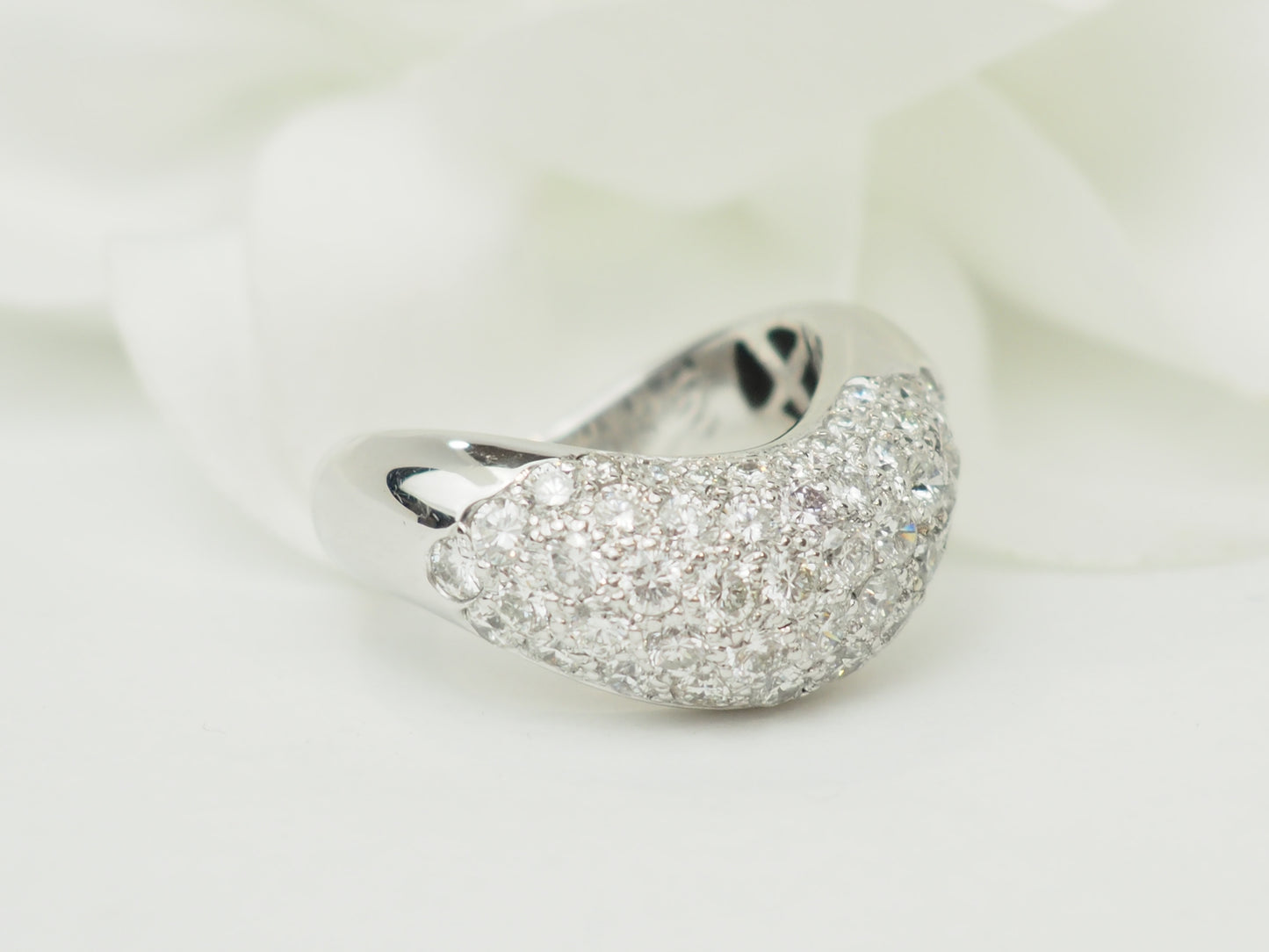 Bague pavage en or blanc et diamants
