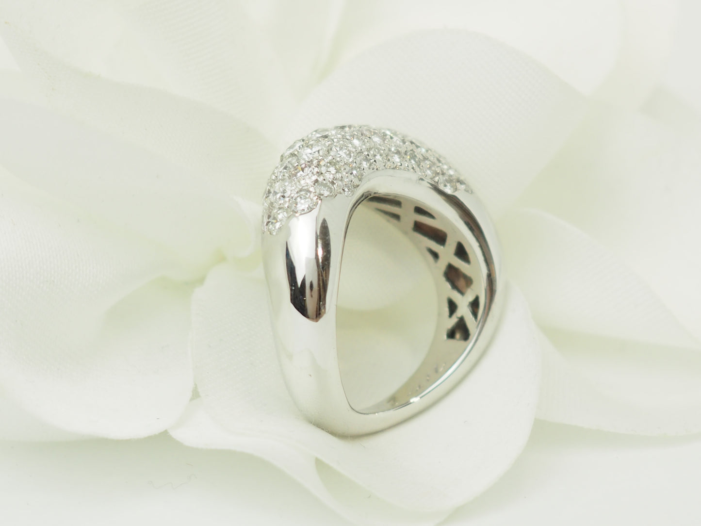 Bague Vague Pavée de Diamants en Or Blanc