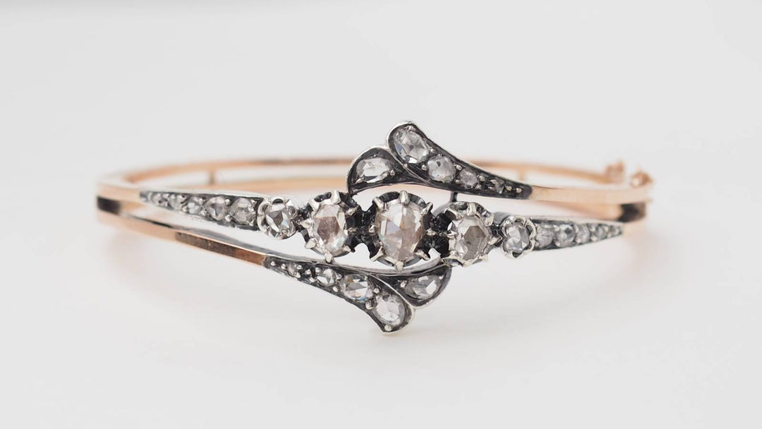 Bracelet articulé ancien en or rose et diamants 